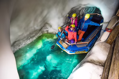 Gletscherhöhle - © Hannes Sautner Gletscherhöhle - © Hannes Sautner
